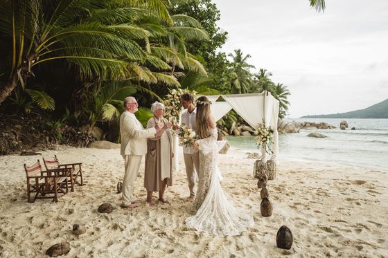Bride and groom together on Félicité