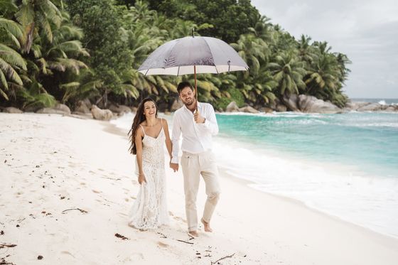 Bride and groom together on Félicité