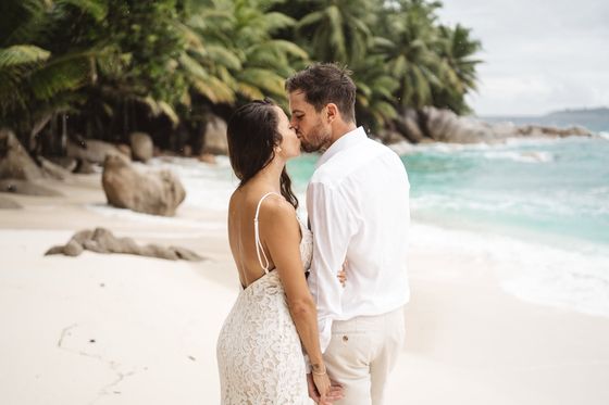 Bride and groom together on Félicité