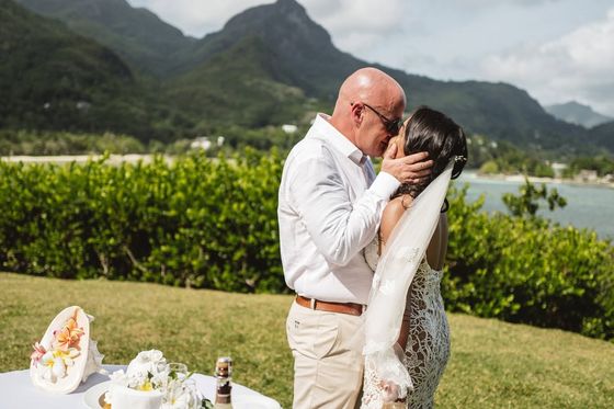 A joyful wedding moment on Mahé