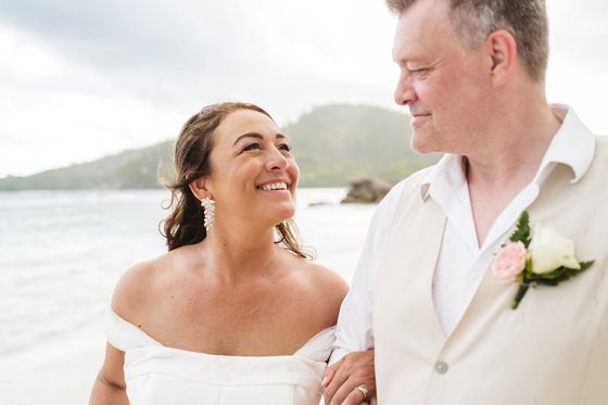 A joyful wedding moment on Mahé