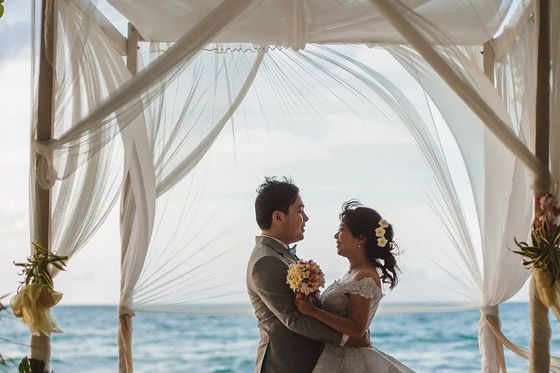 Bride and groom together in the Seychelles