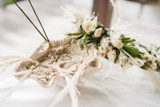 Wedding details on Félicité