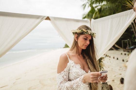 Wedding details on Félicité