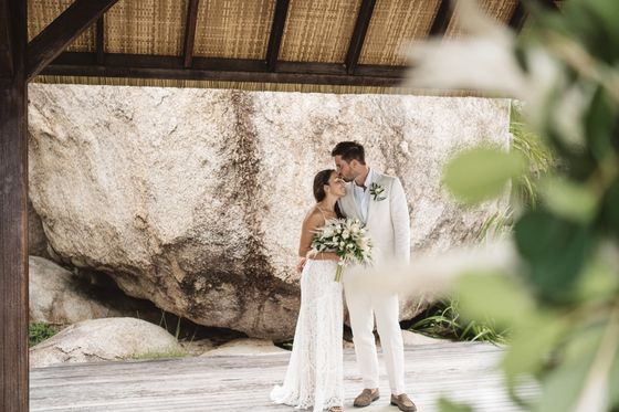 Wedding details on Félicité